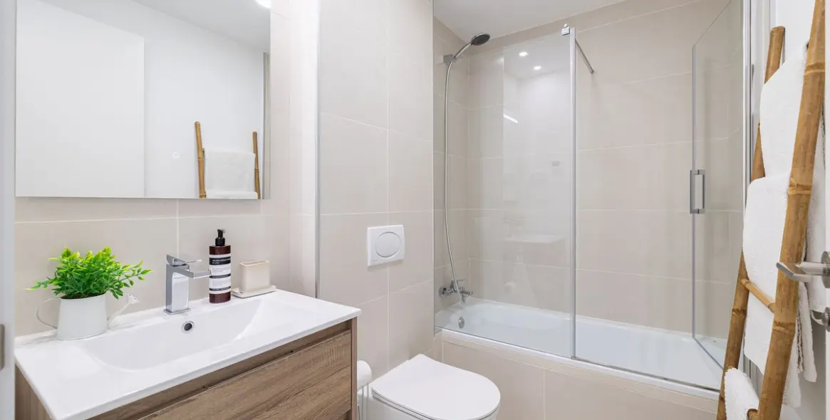 Sale of middle floor apartment in Fuengirola 17