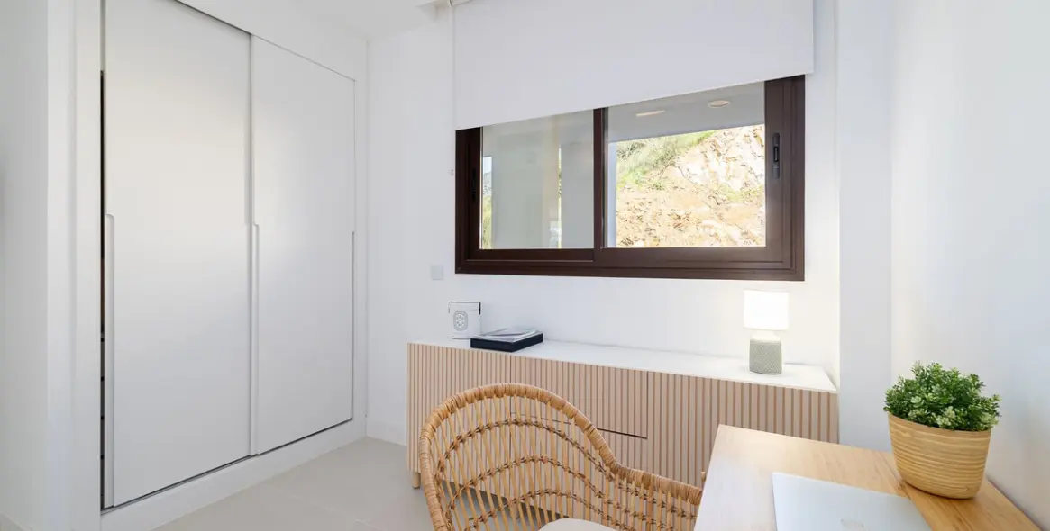 Sale of middle floor apartment in Fuengirola 18