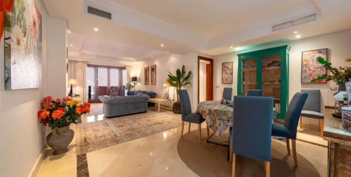 Sale of ground floor apartment in New Golden Mile 2