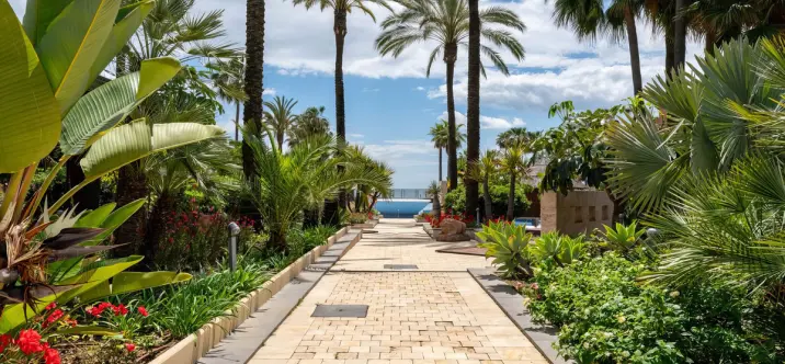 Sale of ground floor apartment in New Golden Mile 2