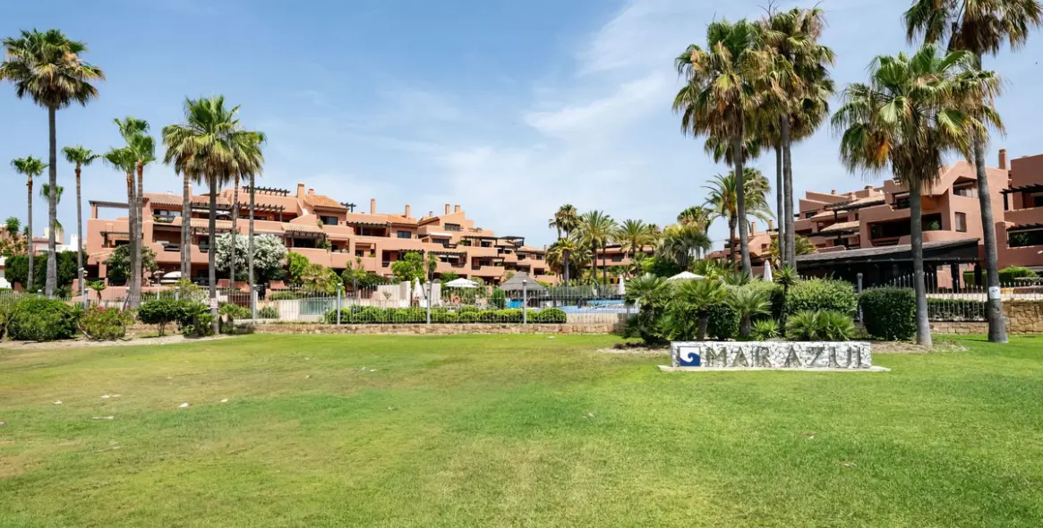 Sale of ground floor apartment in New Golden Mile 5