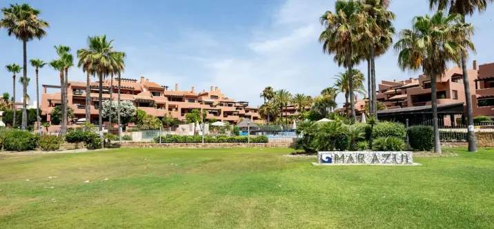 Sale of ground floor apartment in New Golden Mile 4