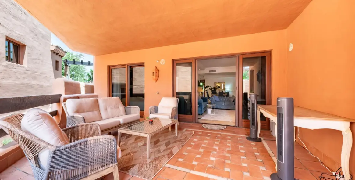 Sale of ground floor apartment in New Golden Mile 6