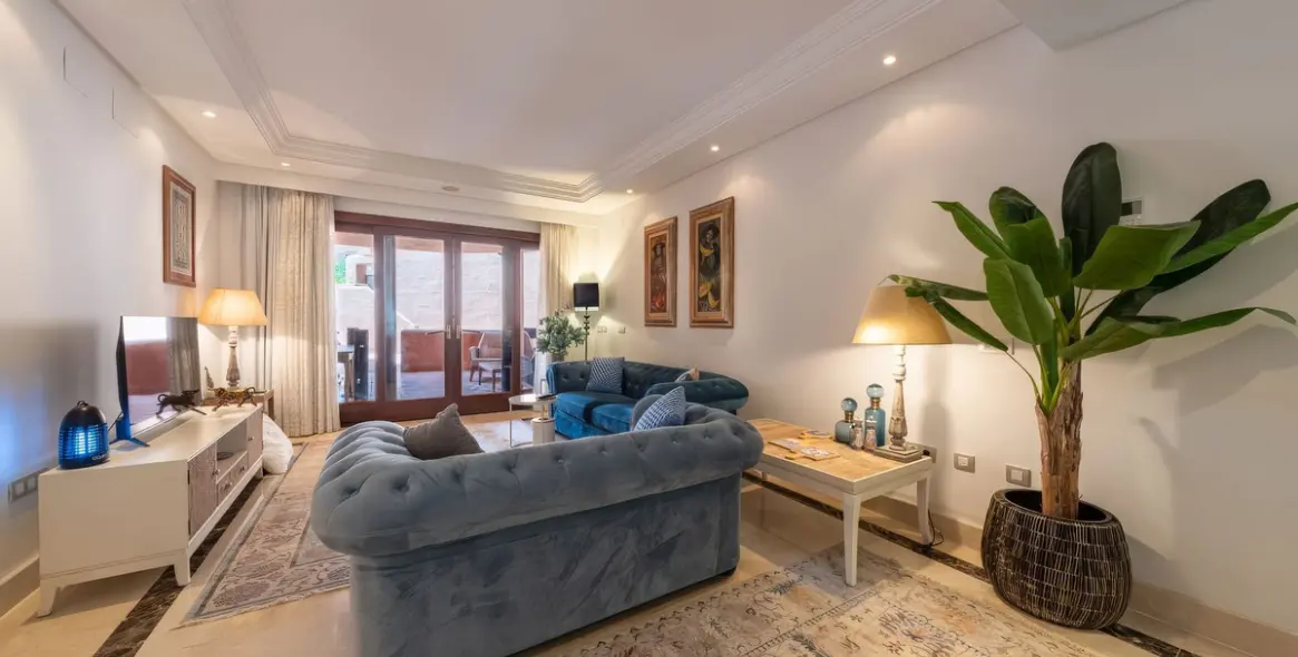 Sale of ground floor apartment in New Golden Mile 8