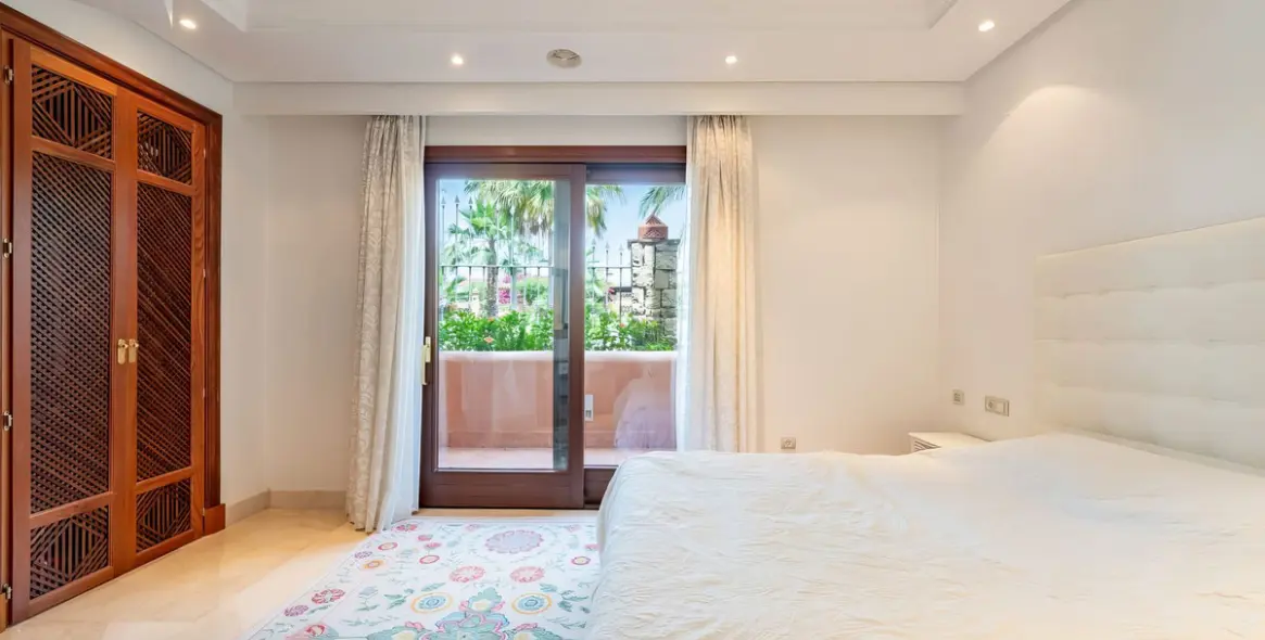 Sale of ground floor apartment in New Golden Mile 12