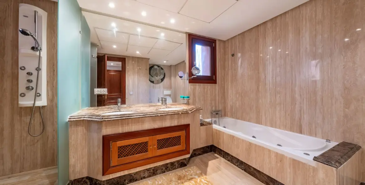 Sale of ground floor apartment in New Golden Mile 16