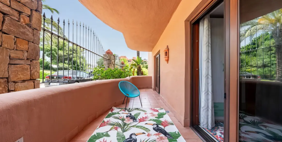 Sale of ground floor apartment in New Golden Mile 21