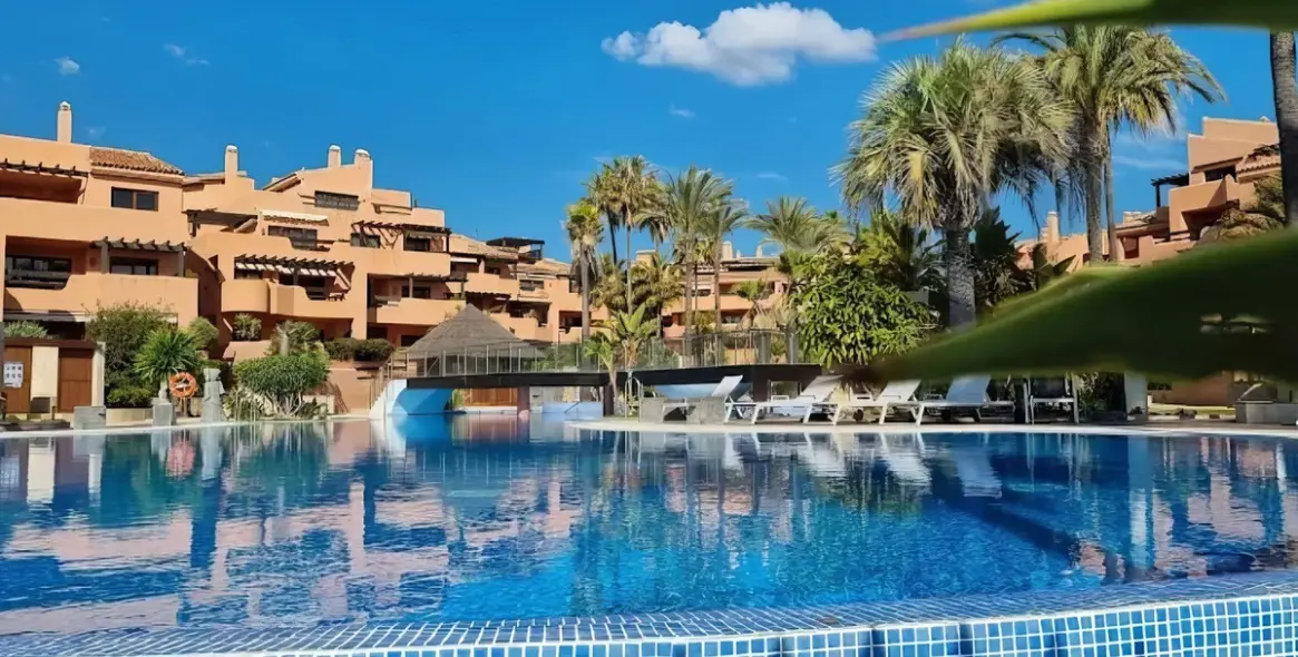 Sale of ground floor apartment in New Golden Mile 24