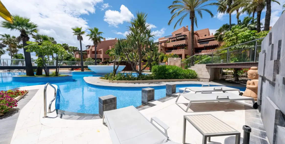 Sale of ground floor apartment in New Golden Mile 25