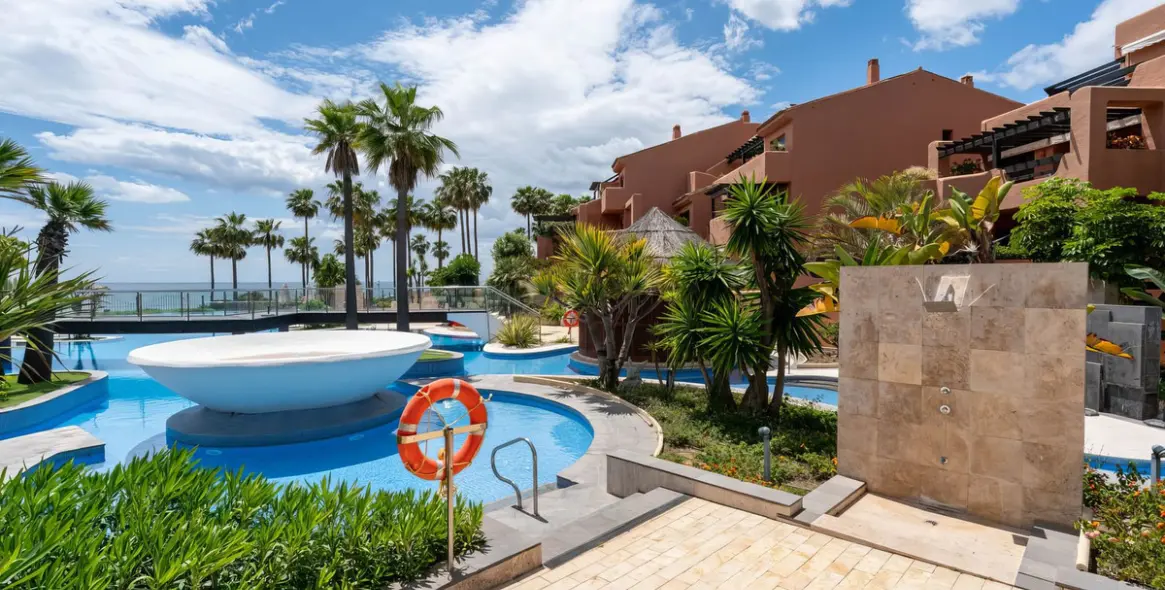 Sale of ground floor apartment in New Golden Mile 27