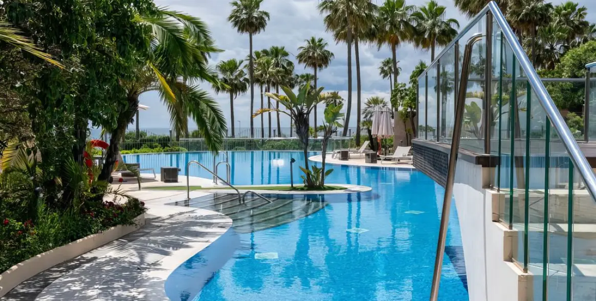 Sale of ground floor apartment in New Golden Mile 30