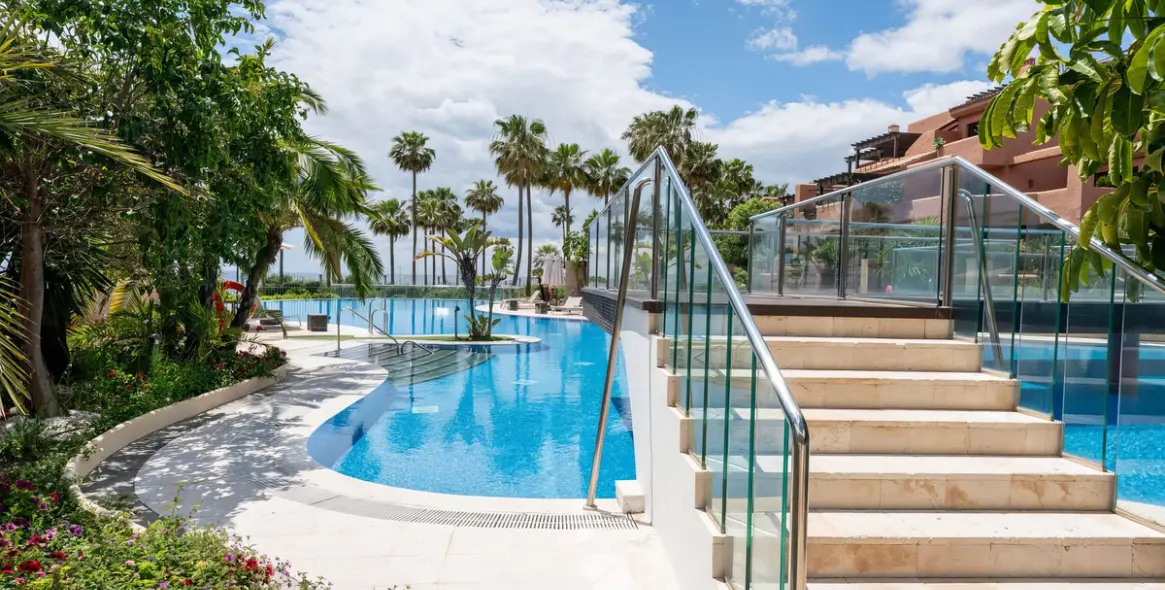 Sale of ground floor apartment in New Golden Mile 31