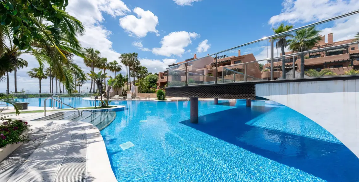 Sale of ground floor apartment in New Golden Mile 33