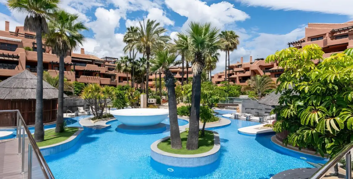 Sale of ground floor apartment in New Golden Mile 36