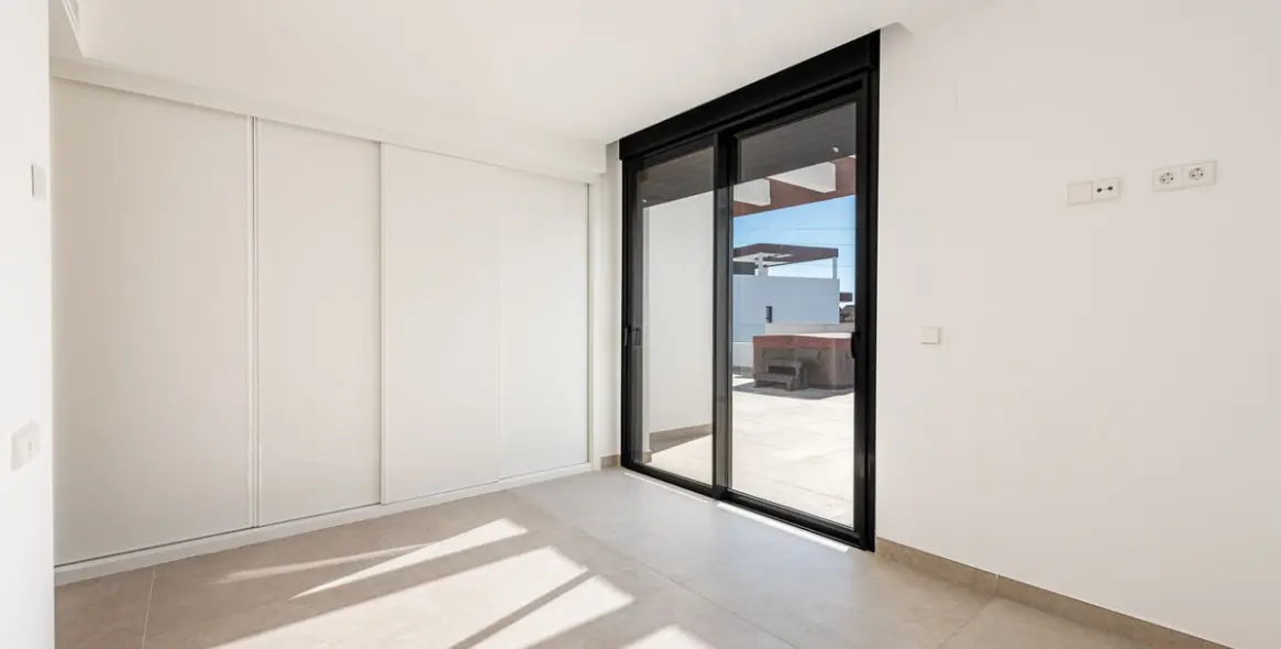 Продажа пентхауса в Estepona 11