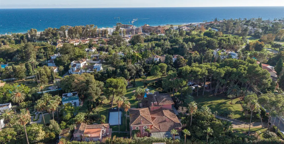 Sale of residential plot in Guadalmina Baja 1