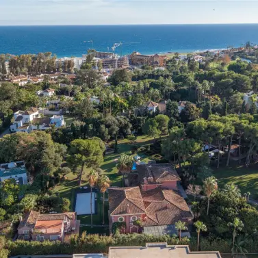 Sale of residential plot in Guadalmina Baja