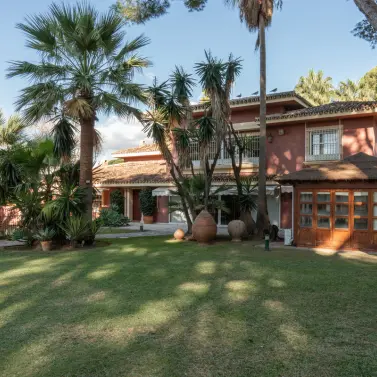 Sale of residential plot in Guadalmina Baja