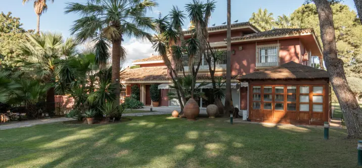 Sale of residential plot in Guadalmina Baja 2