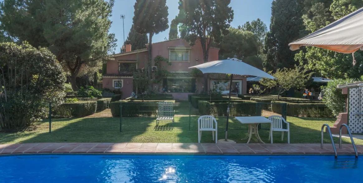 Sale of residential plot in Guadalmina Baja 6