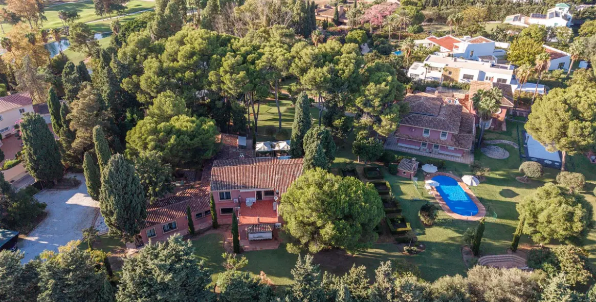 Sale of residential plot in Guadalmina Baja 8