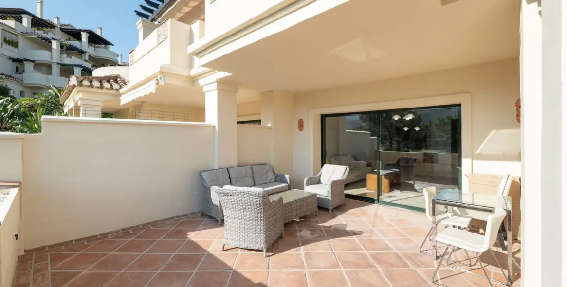 Long-term rent of ground floor apartment in Benahavís 8