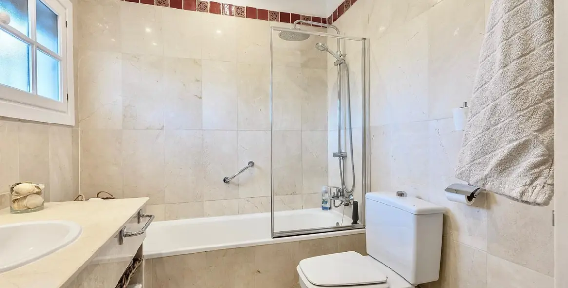 Long-term rent of townhouse in Nueva Andalucía 29