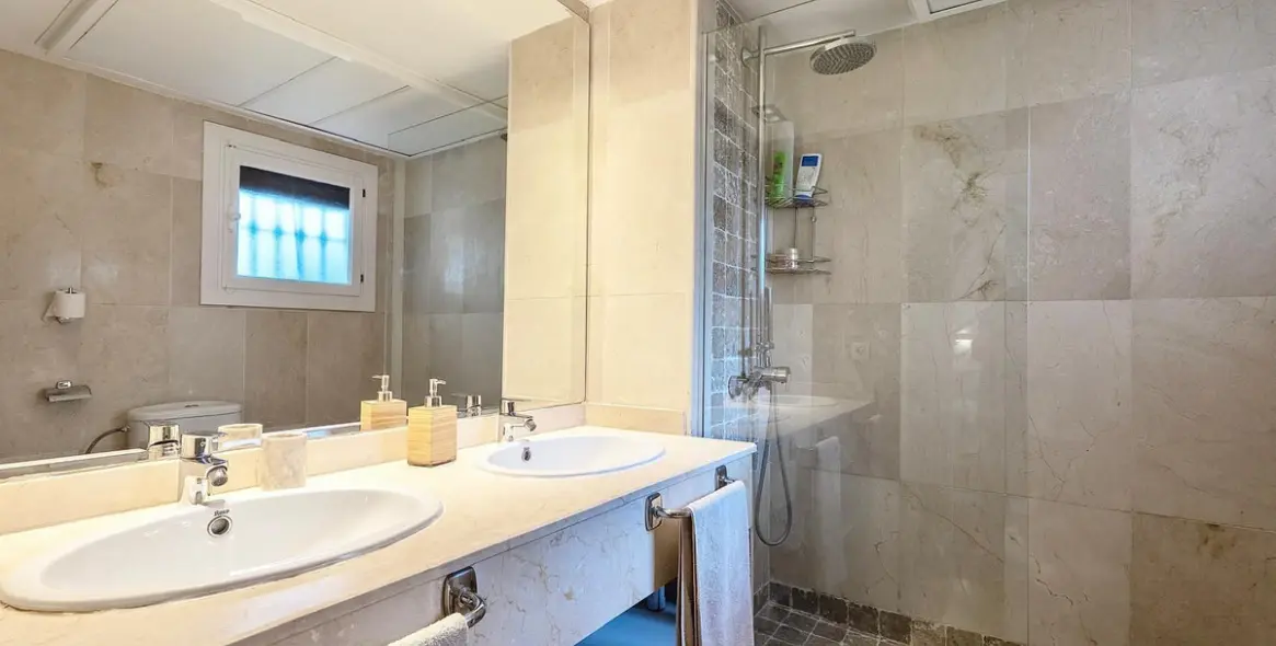 Long-term rent of townhouse in Nueva Andalucía 32