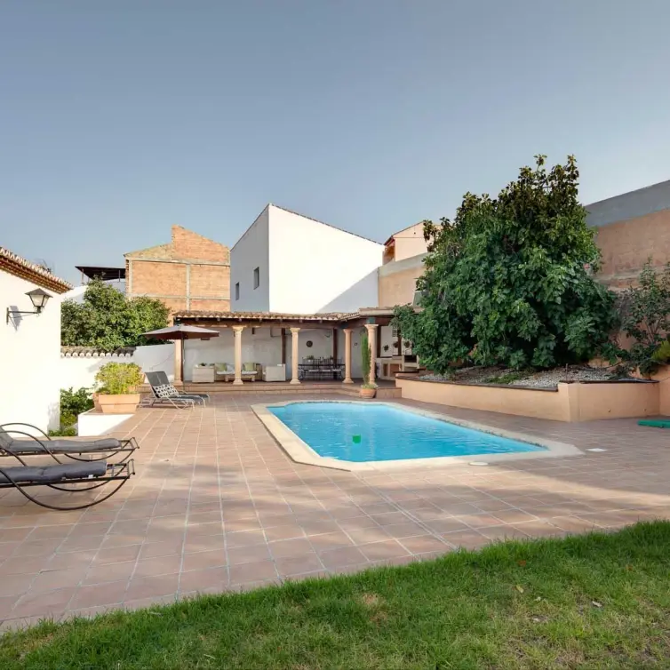Venta de finca - cortijo en Serrato