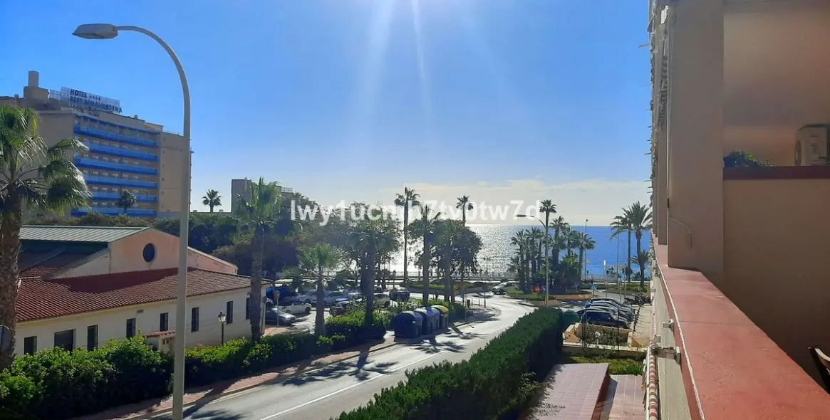 Sale of middle floor apartment in Torrequebrada 1