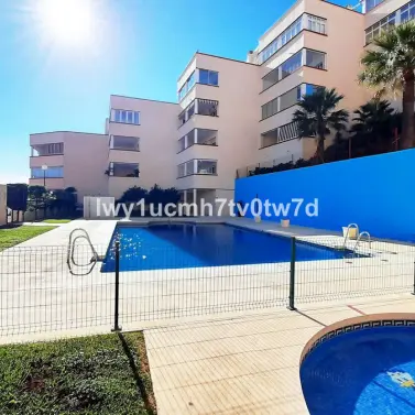Sale of middle floor apartment in Torrequebrada