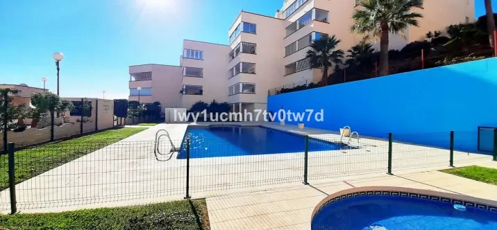 Sale of middle floor apartment in Torrequebrada 1