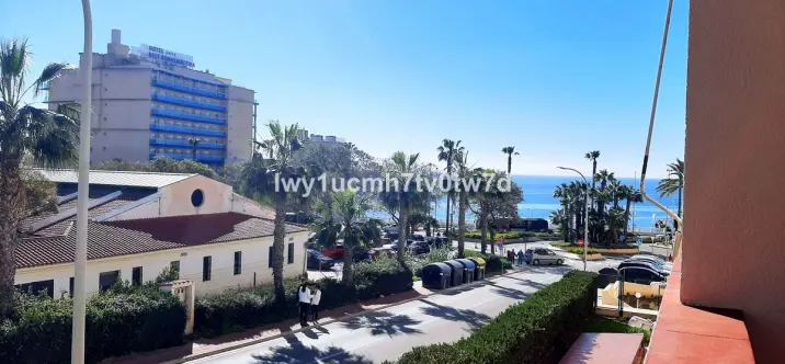 Sale of middle floor apartment in Torrequebrada 2