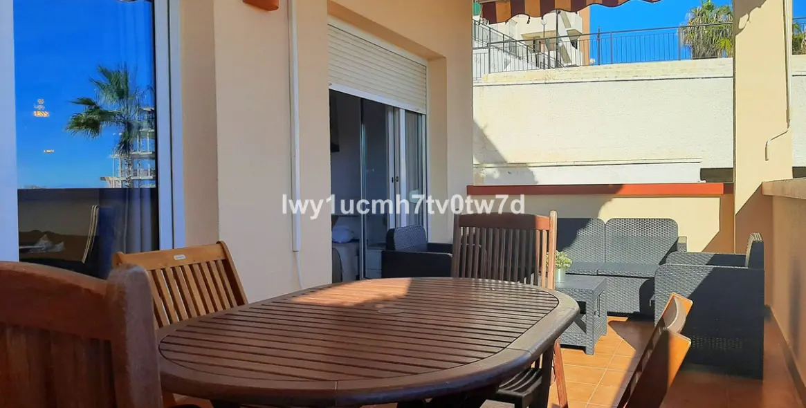 Sale of middle floor apartment in Torrequebrada 4