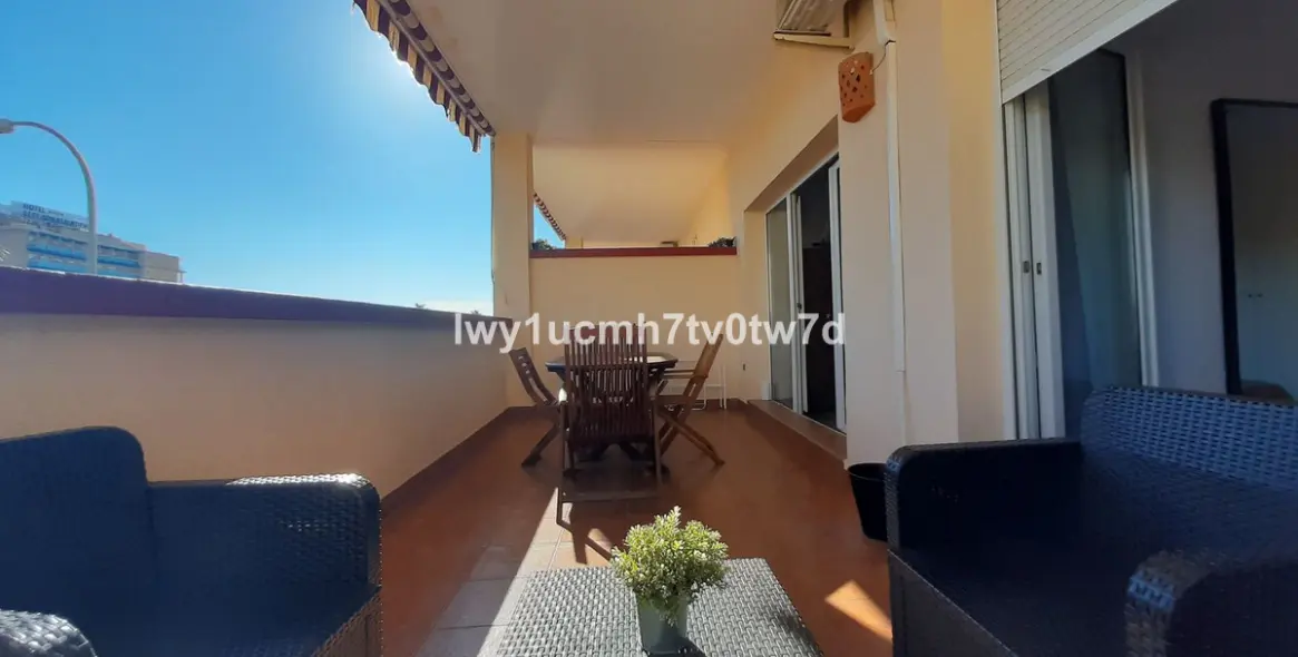 Sale of middle floor apartment in Torrequebrada 5