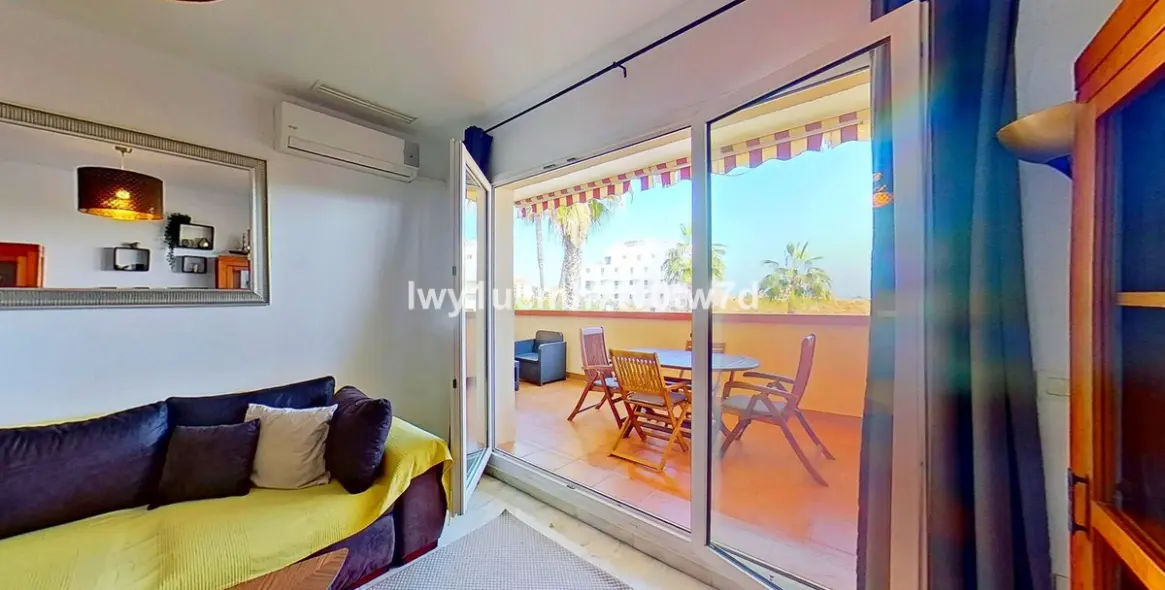 Sale of middle floor apartment in Torrequebrada 6