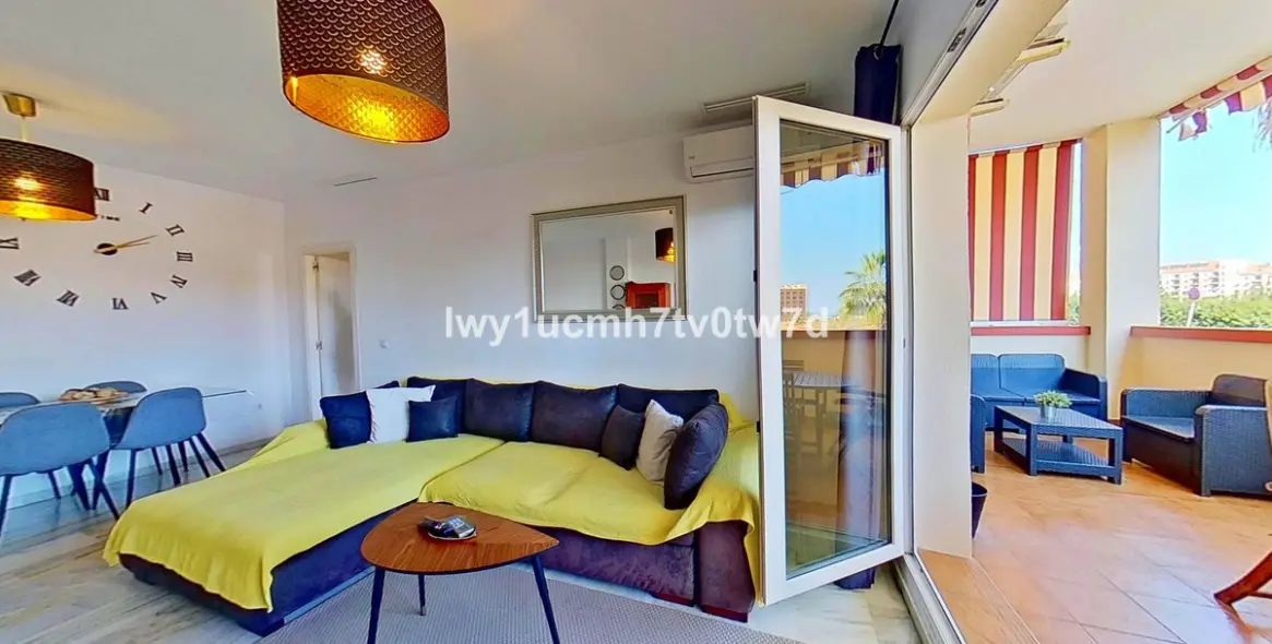 Sale of middle floor apartment in Torrequebrada 7