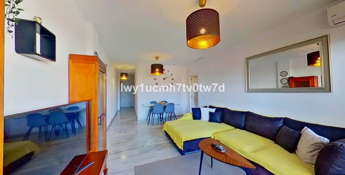 Sale of middle floor apartment in Torrequebrada 8