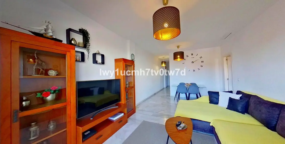 Sale of middle floor apartment in Torrequebrada 9