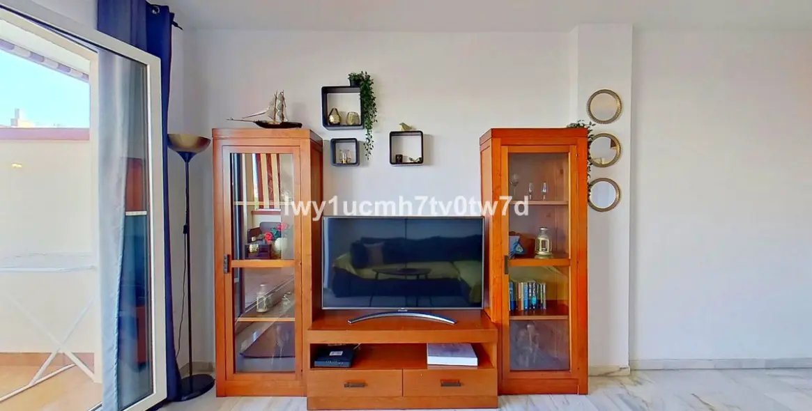 Sale of middle floor apartment in Torrequebrada 11