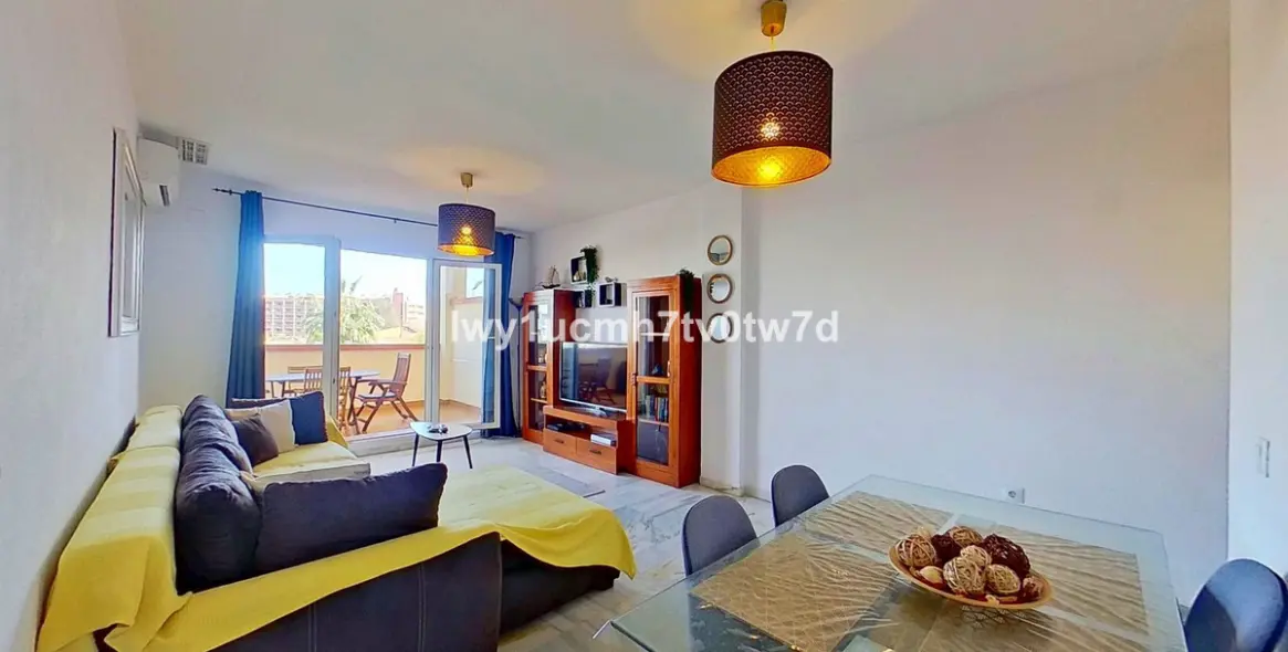 Sale of middle floor apartment in Torrequebrada 13