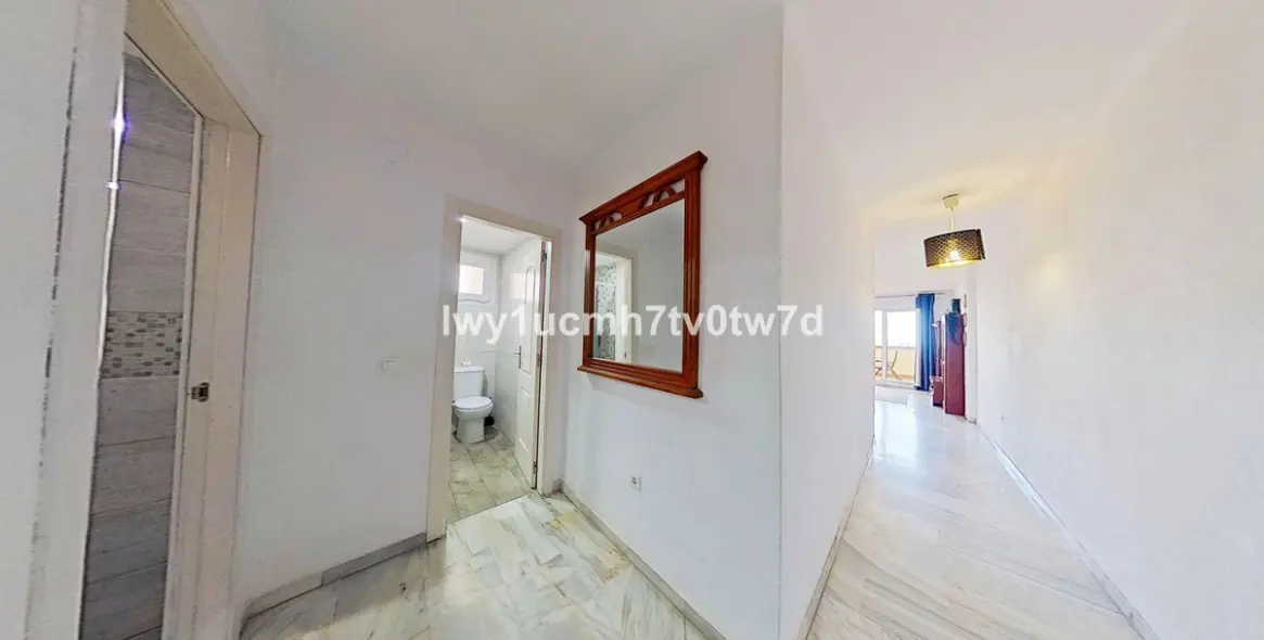 Sale of middle floor apartment in Torrequebrada 15