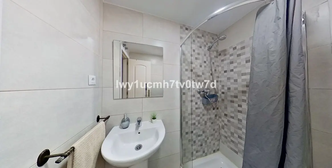 Sale of middle floor apartment in Torrequebrada 16