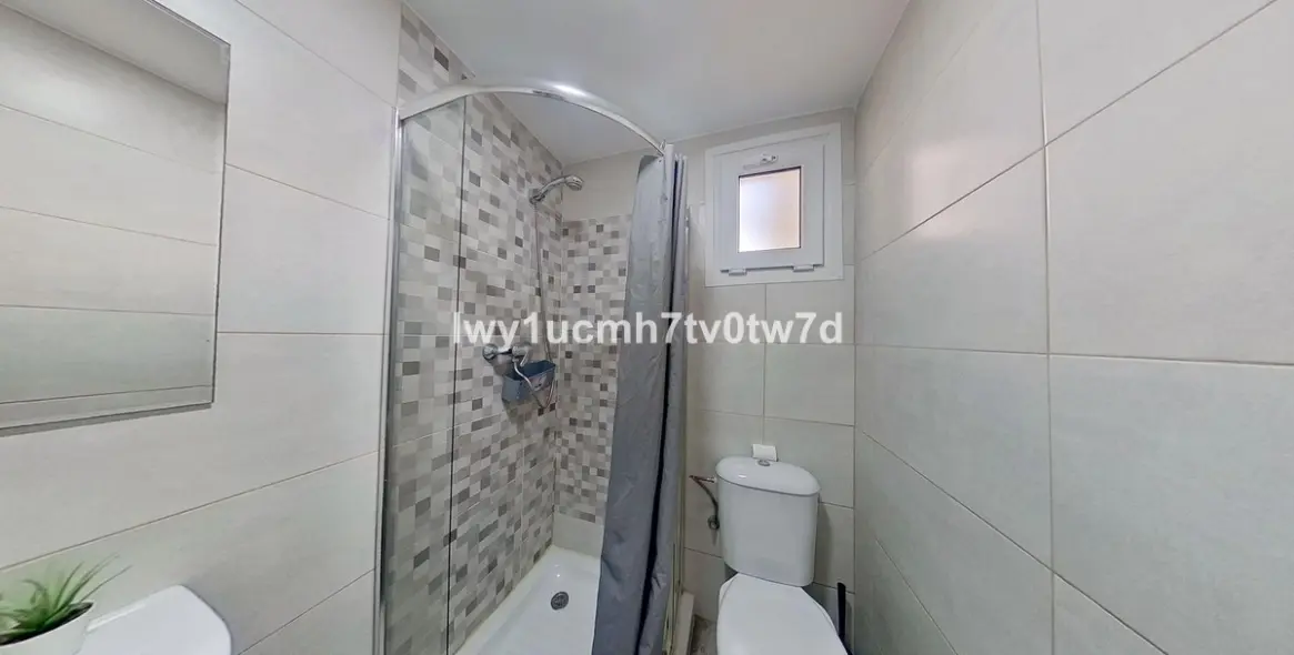 Sale of middle floor apartment in Torrequebrada 17