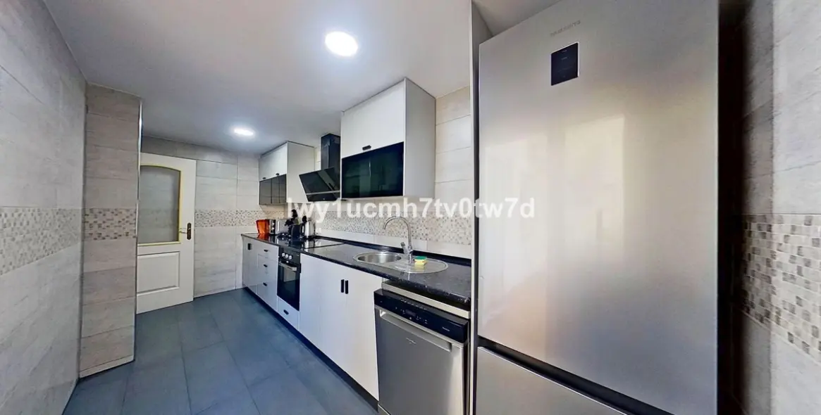 Продажа апартаментов на среднем этаже в Torrequebrada 24