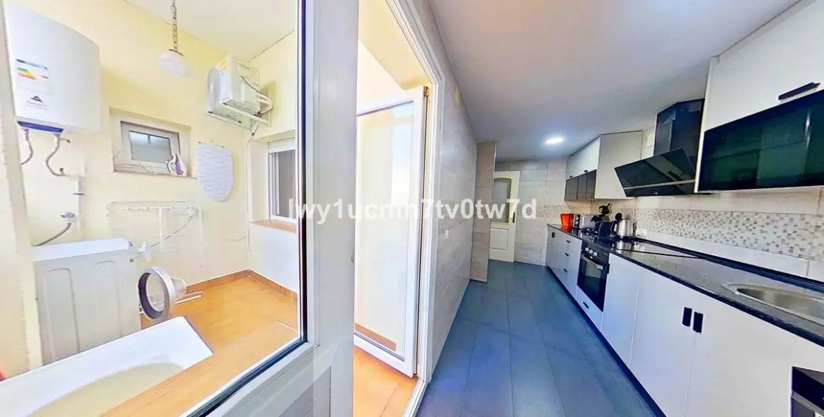 Продажа апартаментов на среднем этаже в Torrequebrada 25