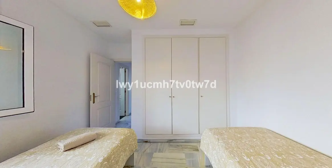 Продажа апартаментов на среднем этаже в Torrequebrada 30