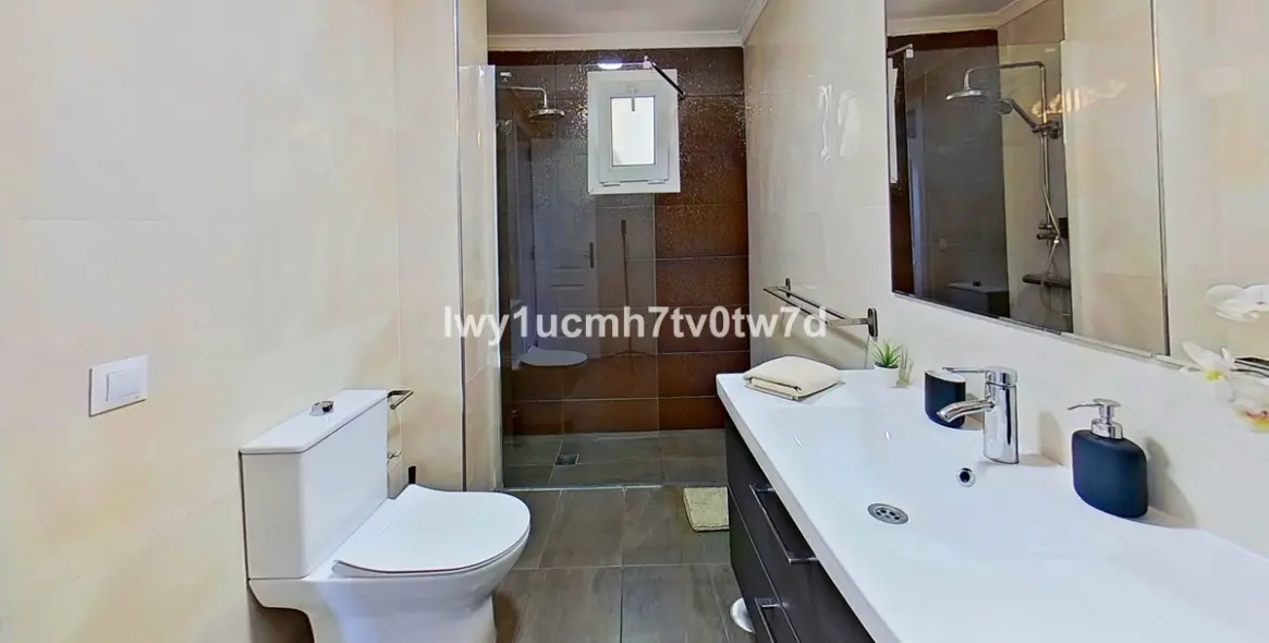 Продажа апартаментов на среднем этаже в Torrequebrada 31