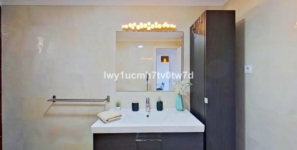 Продажа апартаментов на среднем этаже в Torrequebrada 32