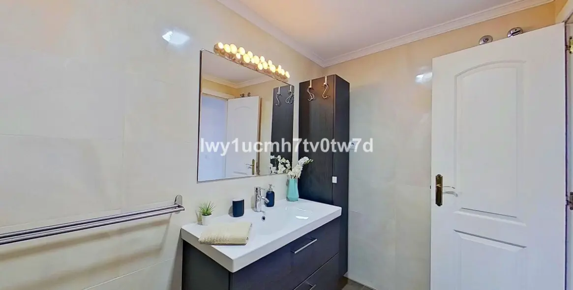 Продажа апартаментов на среднем этаже в Torrequebrada 33